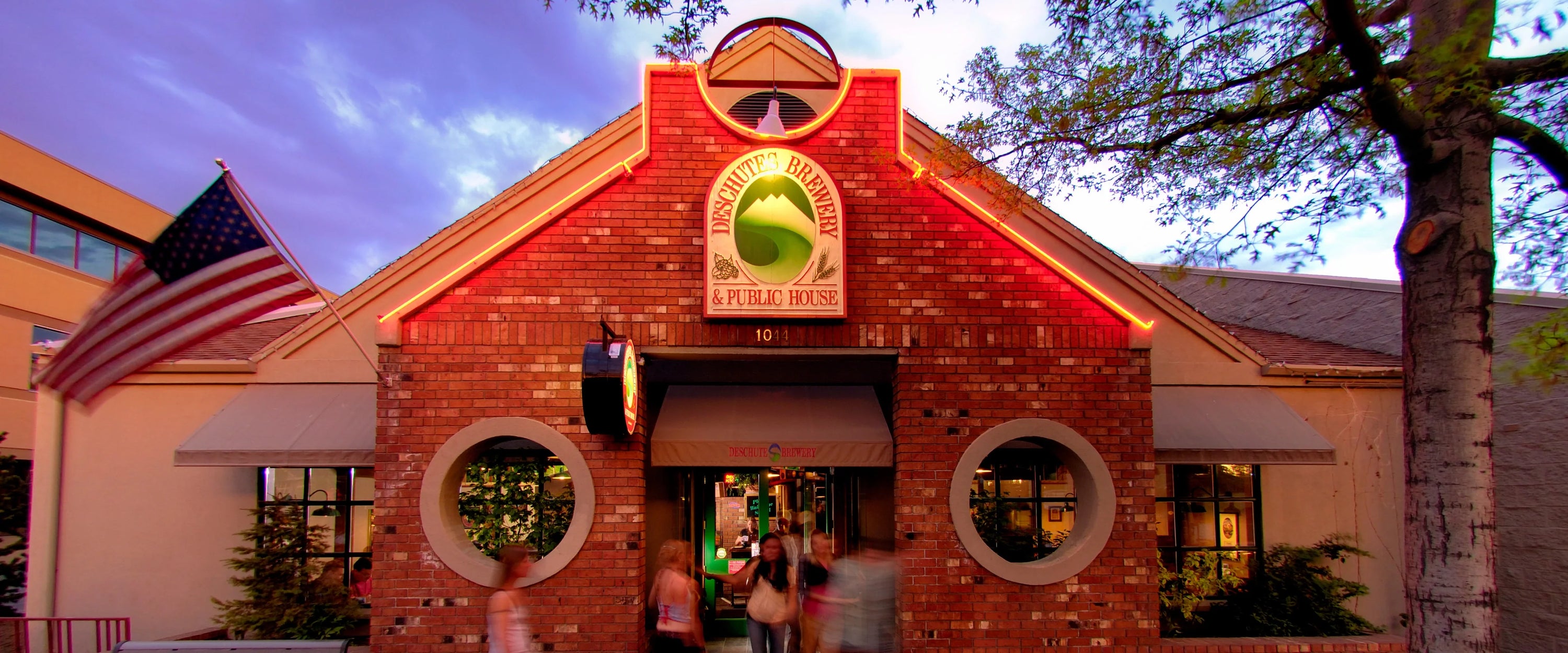 Exterior of Deschutes Bend Public House in summer